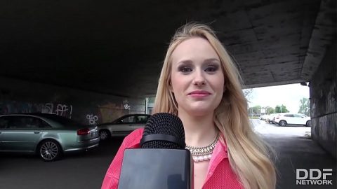 https://www.feurigporno.com/video/blonde-frau-hat-den-ansager-gefickt/
